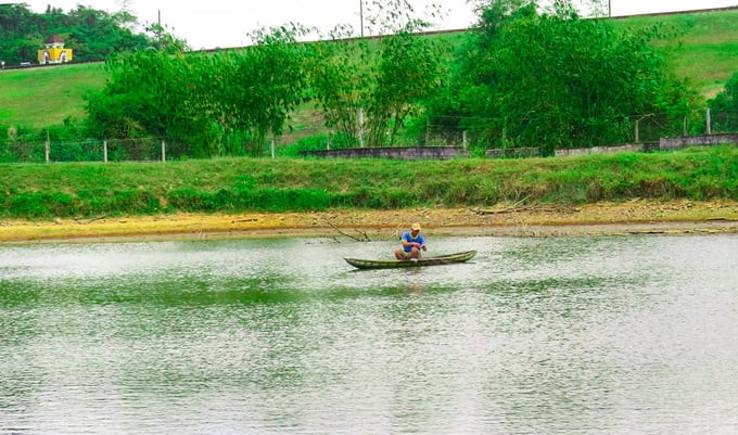 Vẻ đẹp yên bình trên dòng sông Trà Bương