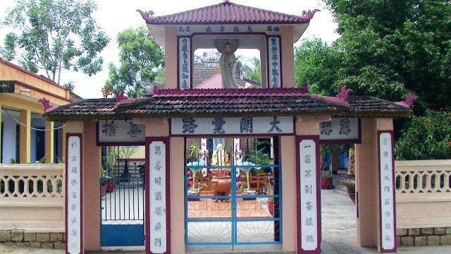 Tam quan chùa Hoa Tiên