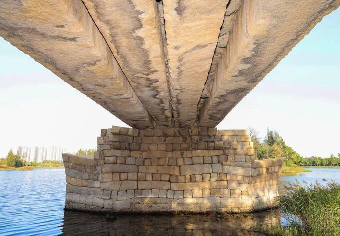 Tuy không được gắn kết bằng xi măng nhưng cây cầu vẫn đứng vững suốt 900 năm