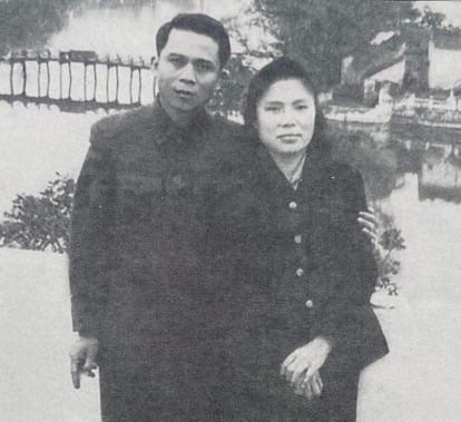 Thiếu tướng Hoàng Đan và vợ - bà Nguyễn Thị An Vinh những năm 70 của thế kỷ trước. Ảnh: Gia đình cung cấp/Báo QĐND