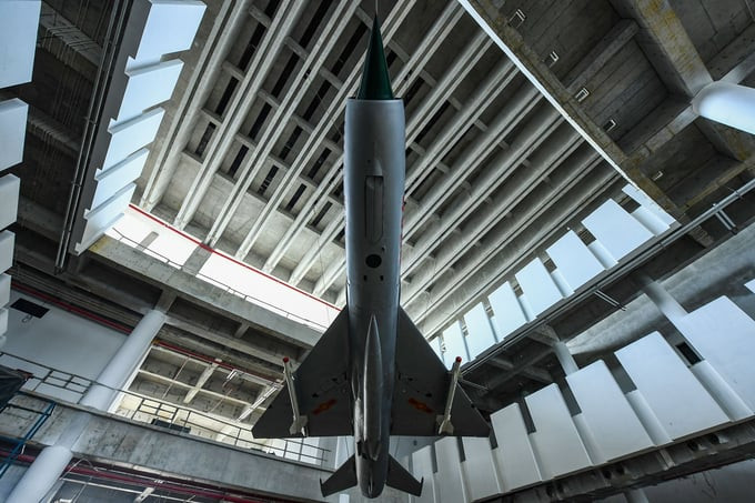 Máy bay MiG-21 số hiệu 4324 - một trong những bảo vật quốc gia đang được trưng bày tại tầng 1 bảo tàng