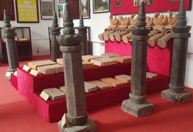 Hình ảnh của bộ sưu tập cột kinh Phật thời Đinh tại Kinh đô Hoa Lư