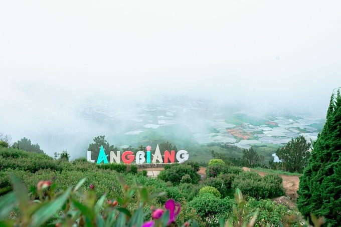 Núi Langbiang