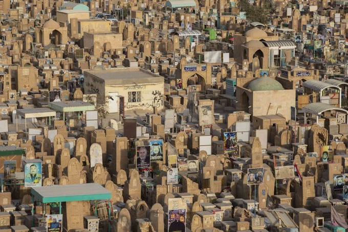 Tình trạng bạo lực đã diễn ra ở Iraq từ năm 2003 đã khiến cho các khu nghĩa địa phải mở rộng