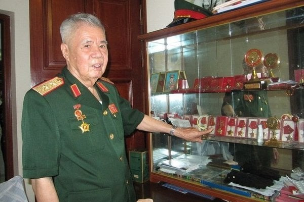 Trung tướng Đặng Kinh, tên thật là Đặng Văn Rợp, sinh năm 1921, mất năm 2019