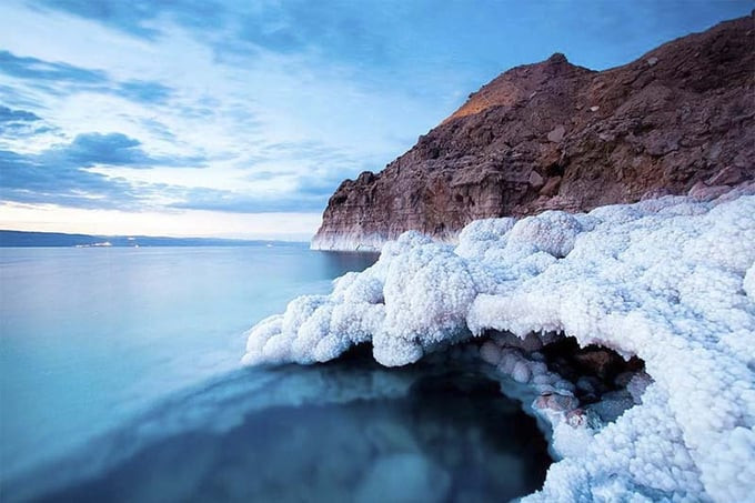 Biển Chết là nơi mặn nhất và thấp nhất thế giới.