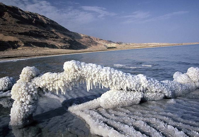 Biển Chết rơi vào tình trạng đáng báo động bởi mực nước giảm trầm trọng.