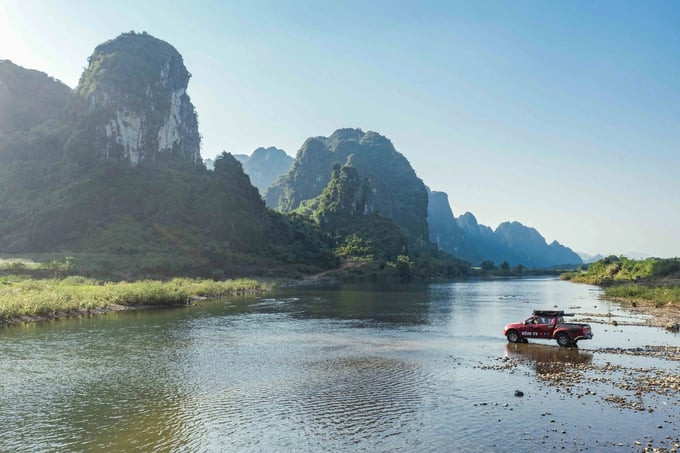 Du khách có thể ghé thăm Thung Trâu vào bất kỳ thời điểm nào và tận hưởng vẻ đẹp thiên nhiên độc đáo của nơi này