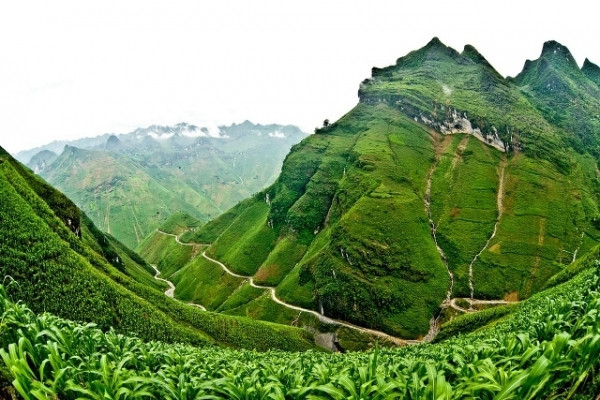 Tỉnh cực Bắc 'bạt ngàn núi đá' được cặp đôi tỷ phú người Mỹ đáp trực thăng đến nghỉ dưỡng có gì đặc biệt