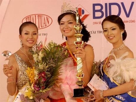 Thụy Vân đăng quang ngôi vị Á hậu 2 Hoa hậu Việt Nam năm 2008