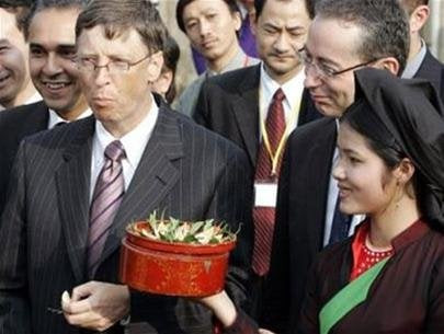 Ông Bill Gates đến thăm Bắc Ninh hồi 2016.
