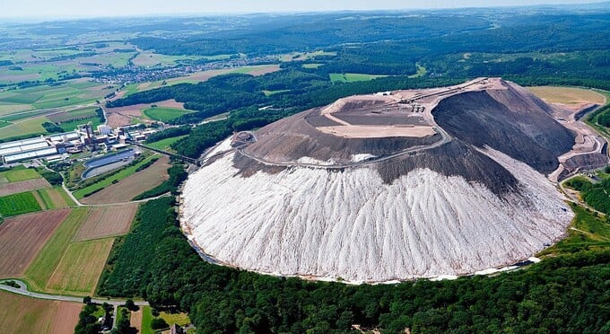 Khối lượng ước tính của ngọn núi này lên đến con số 300 triệu tấn