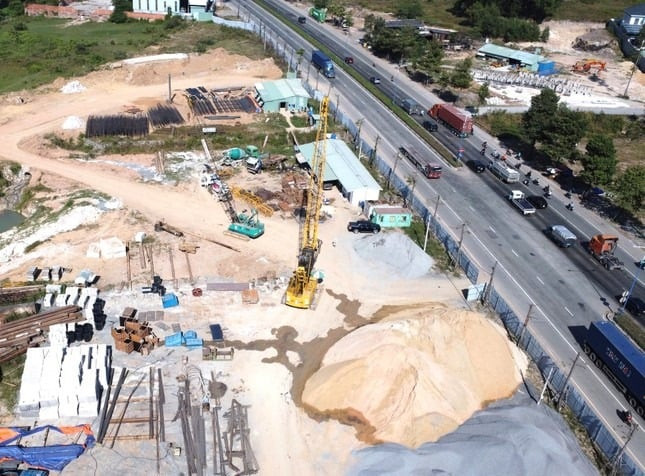 Dự án trên tuyến đường Mỹ Phước Tân Vạn đang được xây dựng