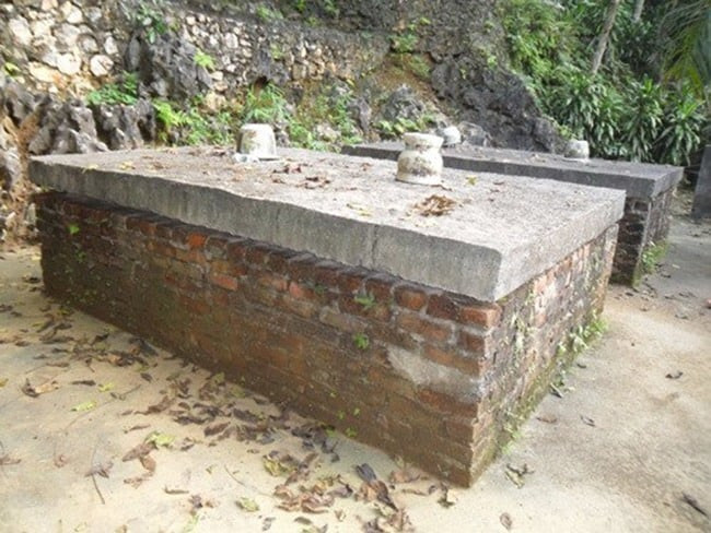 Khu mộ hiện đã xây hoàn chỉnh với 2 ngôi cạnh nhau