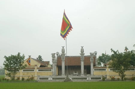 Đền thờ Linh Từ Quốc Mẫu Trần Thị Dung ở xã Liên Hiệp, huyện Hưng Hà, tỉnh Thái Bình