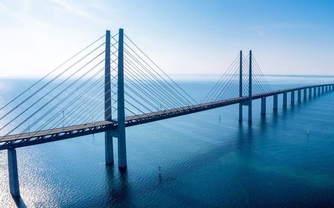 Đây được coi một cây cầu vĩ đại, một kiệt tác kiến trúc phi thường của con người