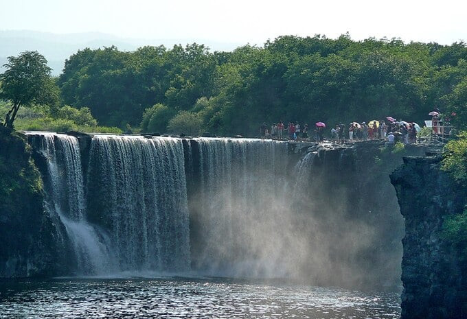 Thác Diaoshuilou là thác nước trên đá bazan lớn nhất thế giới