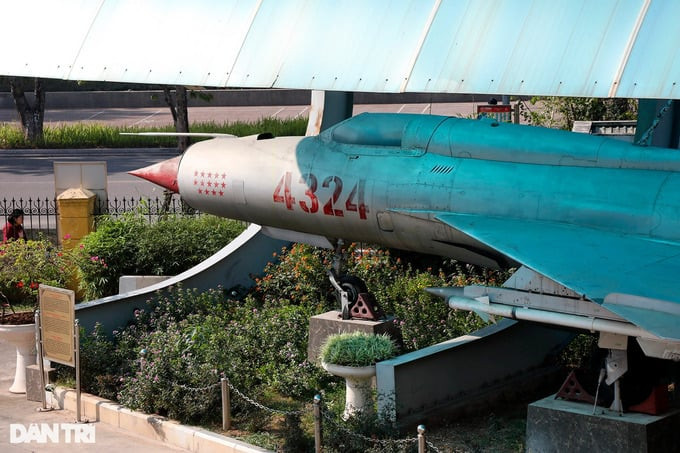Xác suất tiêu diệt mục tiêu của 4324 được đánh giá tốt nhất trong những phi đội MiG-21 của Việt Nam khi đó. Tính đến năm 1967, chiếc 4324 đã đối đầu địch 22 lần, xạ kích 16 lần và tiêu diệt tới 14 máy bay Mỹ. Ảnh: Báo Dân Trí