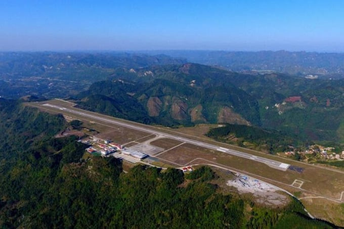 Để giải quyết thách thức này, các chuyên gia hàng không dân dụng đã đề xuất một phương án xây dựng vô cùng độc đáo, đó là xây dựng một sân bay trên đỉnh núi Kiến Đường