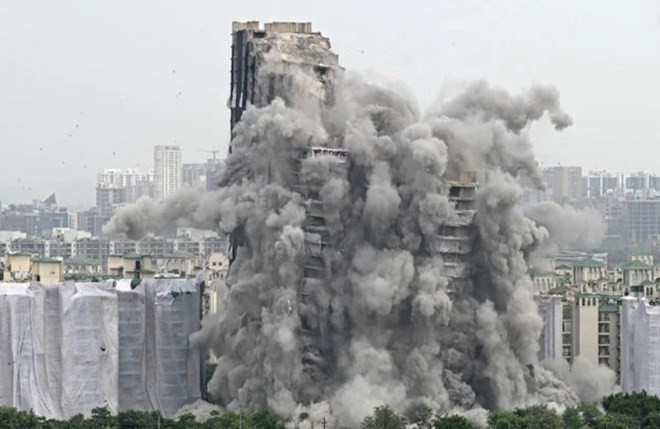 Toà tháp đôi 'chọc trời' xây trái phép bị 'giật sập' trong chưa đầy 10 giây: Huy động tới 3.700 kg thuốc nổ, chi phí phá dỡ lên tới hơn 53 tỷ đồng