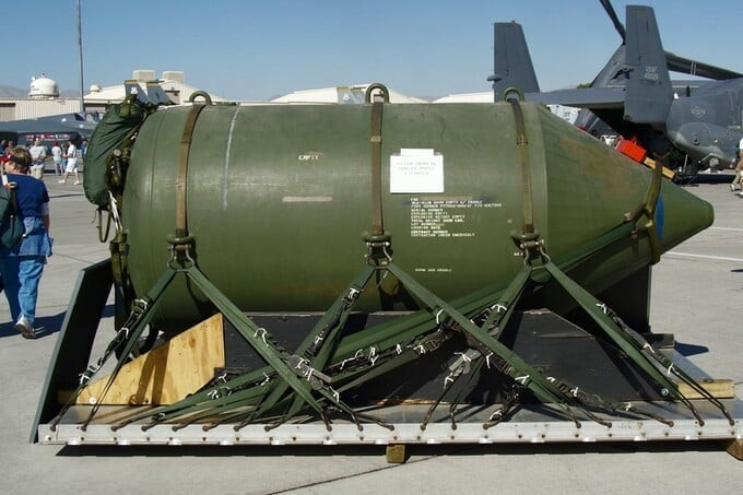 Hình dáng bên ngoài của một quả bom BLU-82/B, thường được Mỹ gọi là Daisy Cutter. Ảnh: Pinterest