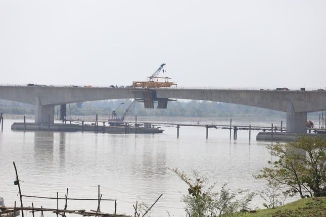 Cầu Hưng Đức đến nay đã hoàn thành hơn 95% khối lượng dự án. Ảnh: Tiền Phong