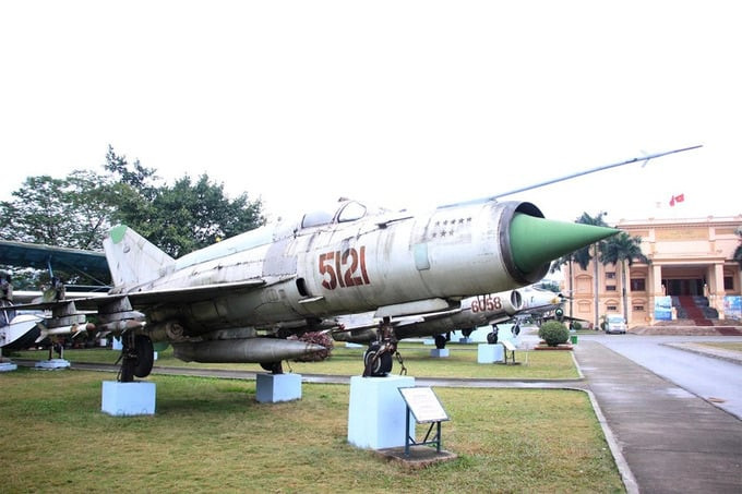 Máy bay tiêm kích MiG-21 do Liên Xô sản xuất năm 1959, trang bị cho Không quân Nhân dân Việt Nam năm 1965. Ảnh: Báo Dân Trí