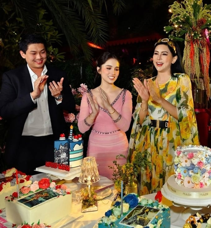 Bữa tiệc sinh nhật chung dành cho ba thành viên là doanh nhân Thủy Tiên, Hiếu Nguyễn và bạn gái của anh - Marie Trâm Anh