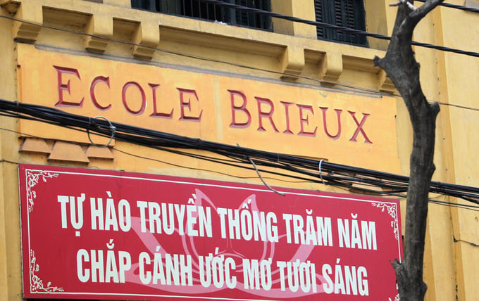 Trường nữ sinh Tiểu học Pháp - Việt cũng là trường THCS đầu tiên tại Hà Nội