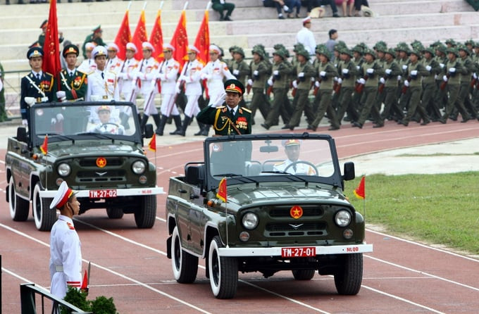 12.000 người, 18 khẩu lựu pháo cùng 12 máy bay trực thăng được huy động để tham gia lễ diễu binh, diễu hành kỷ niệm 70 năm Chiến thắng Điện Biên Phủ 5
