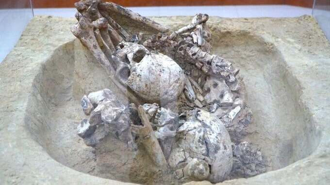 Cụm mộ cổ cách ngày nay 5.000-6.000 năm