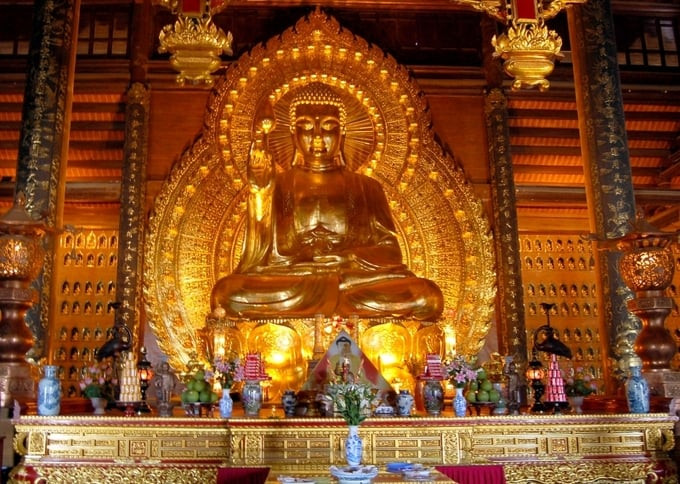 Tượng Phật bằng đồng dát vàng lớn nhất châu Á tại chùa Bái Đính
