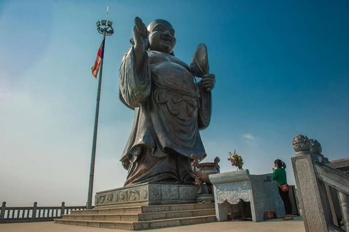 Kỷ lục Tượng Phật Di Lặc bằng đồng lớn nhất Đông Nam Á