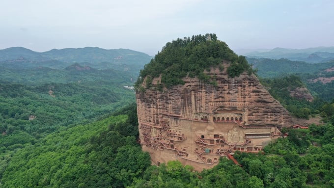 Hang đá Mạch Tích Sơn