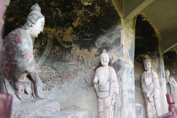 Việc đục hang Mạch Tích Sơn bắt đầu vào thời kỳ cuối của triều đại Tần khoảng 1.600 năm trước