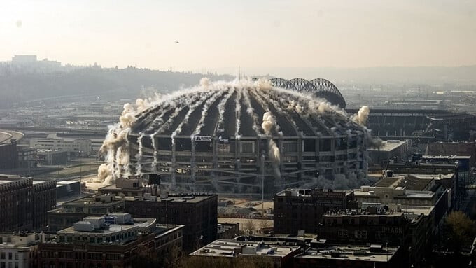 Kingdome được phá hủy để xây dựng sân vận động mới