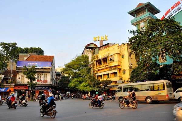 Phố Hồ Hoàn Kiếm là con phố ngắn nhất tại Hà Nội