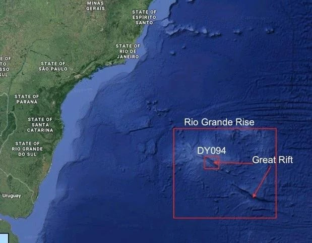 Nằm cách vùng ven biển của Brazil khoảng 1.200km, RGR bao phủ khoảng 150.000 km2 đáy biển