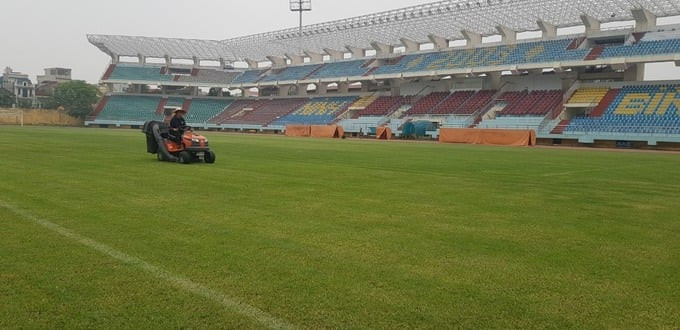 Mặt sân đang được cải tạo lại để kịp phục vụ cho các trận đấu tại Giải bóng đá hạng nhất Quốc gia, Cúp Quốc gia năm 2023