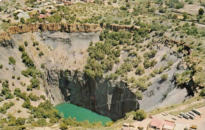 Hố Big Hole ở Nam Phi là một trong những di tích lịch sử nổi tiếng và độc đáo nhất của đất nước này