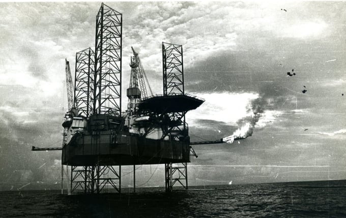 Năm 1984 phát hiện ra dầu trong mỏ Bạch Hổ