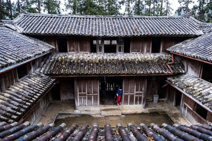 Kiến trúc của dinh thự bị ảnh hưởng bởi 3 nền văn hóa chính là H'Mông, Trung Quốc và Pháp.