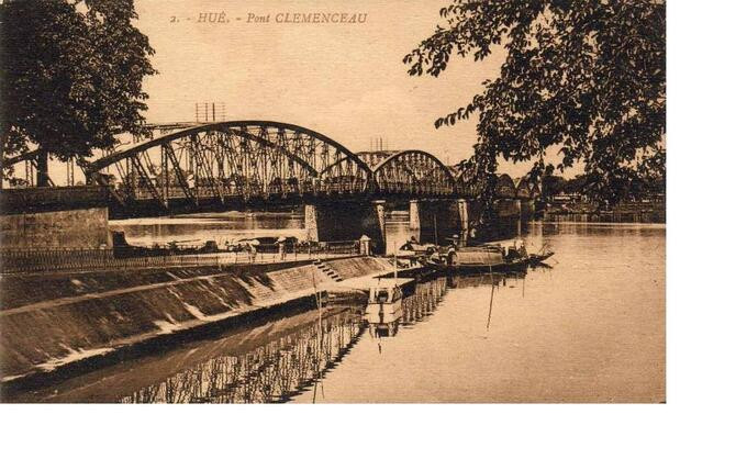 Cầu Trường Tiền xưa được đặt tên Clemenceau. Ảnh tư liệu/Báo VnExpress