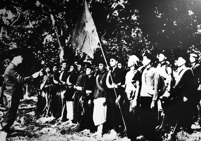Xuân Trường có mặt trong hàng ngũ 34 đội viên Đội Việt Nam Tuyên truyền giải phóng quân, thành lập ngày 22/12/1944