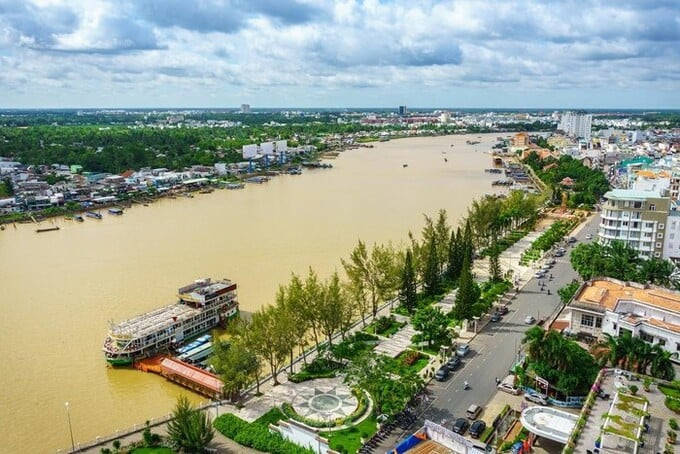 Nước ngầm nhiễm mặn cũng là một vấn đề ngày càng gia tăng ở sông MeKong và là nguyên nhân chính làm giảm nguồn nước ngọt dưới bề mặt