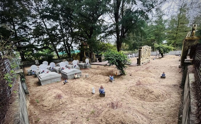 Nghĩa địa đã có tất cả 24 ngôi mộ