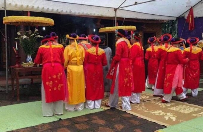 Người dân tổ chức lễ hội tưởng nhớ công lao của Nhồi Hoa công chúa. Ảnh: Dân Việt.