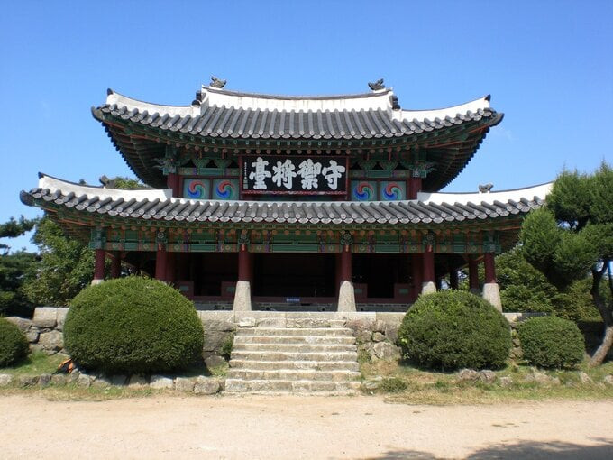 Và vào tháng 6/2014, UNESCO đã công nhận thành Namhansanseong là Di sản văn hóa thế giới của Hàn Quốc