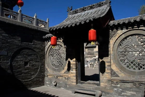 Bên trong biệt phủ lớn nhất Trung Quốc: Gia tộc phồn vinh nhất thời nhà Thanh mất 300 năm xây dựng, bề thế ngang Tử Cấm Thành