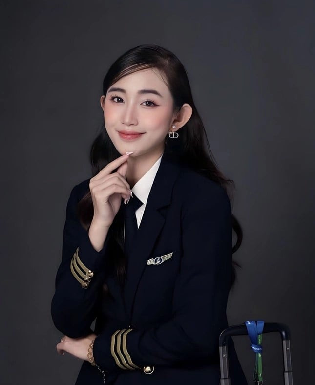 Cơ phó Hồ Trang Nhung năm nay 25 tuổi, hiện là phi công của hãng hàng không Bamboo Airways